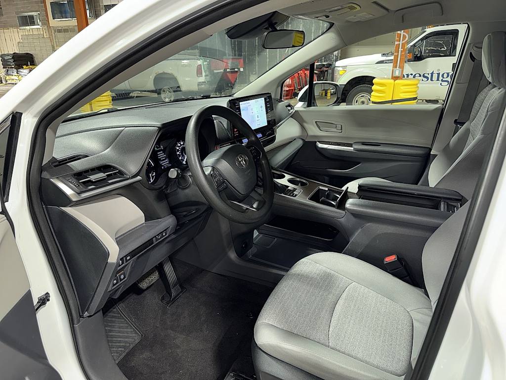 Thumbnail: 2022 Toyota Sienna - 10