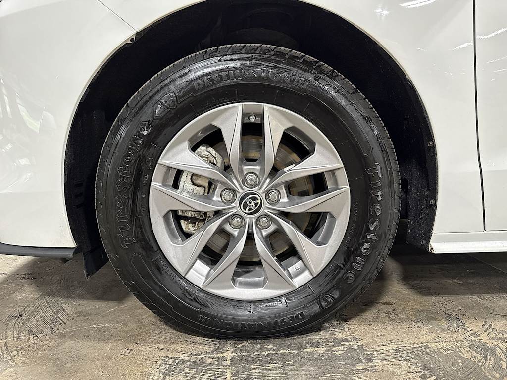 Thumbnail: 2022 Toyota Sienna - 7