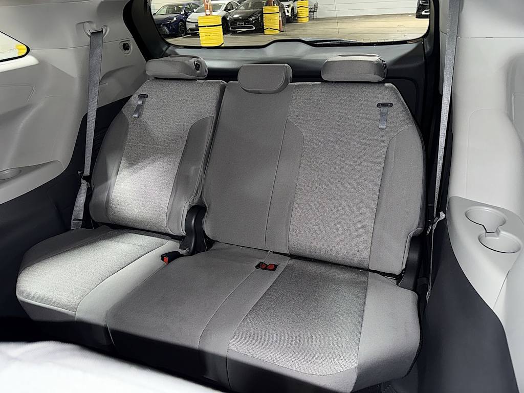 Thumbnail: 2022 Toyota Sienna - 23