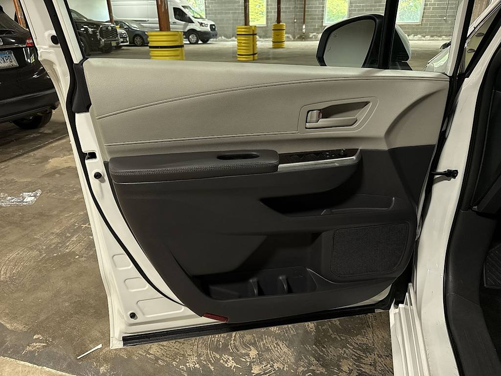 Thumbnail: 2022 Toyota Sienna - 30