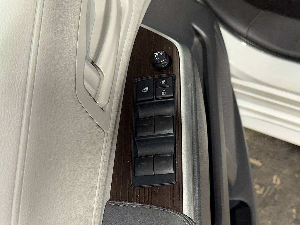 Thumbnail: 2022 Toyota Sienna - 25