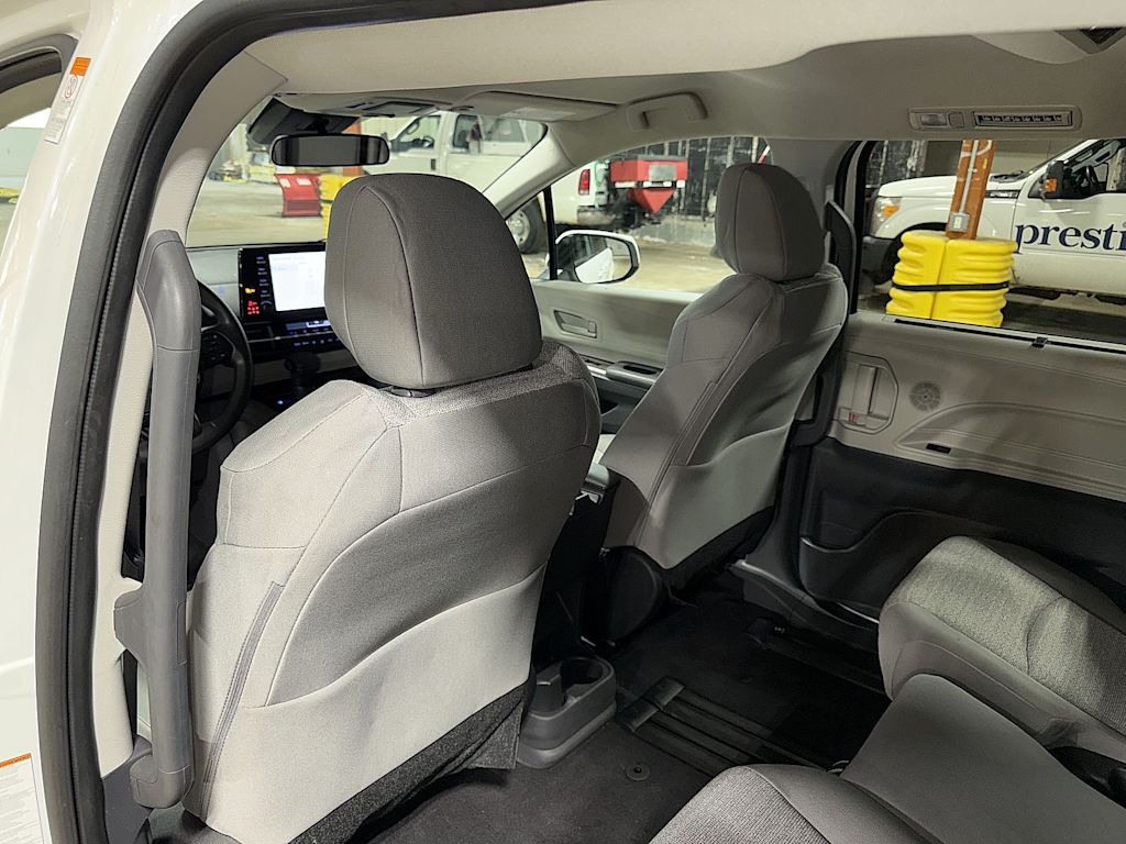 Thumbnail: 2022 Toyota Sienna - 29