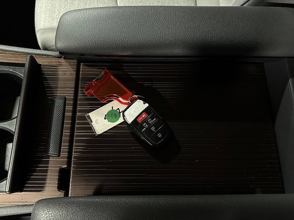 Thumbnail: 2022 Toyota Sienna - 31