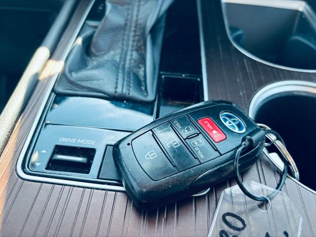 Thumbnail: 2022 Toyota Sienna - 6