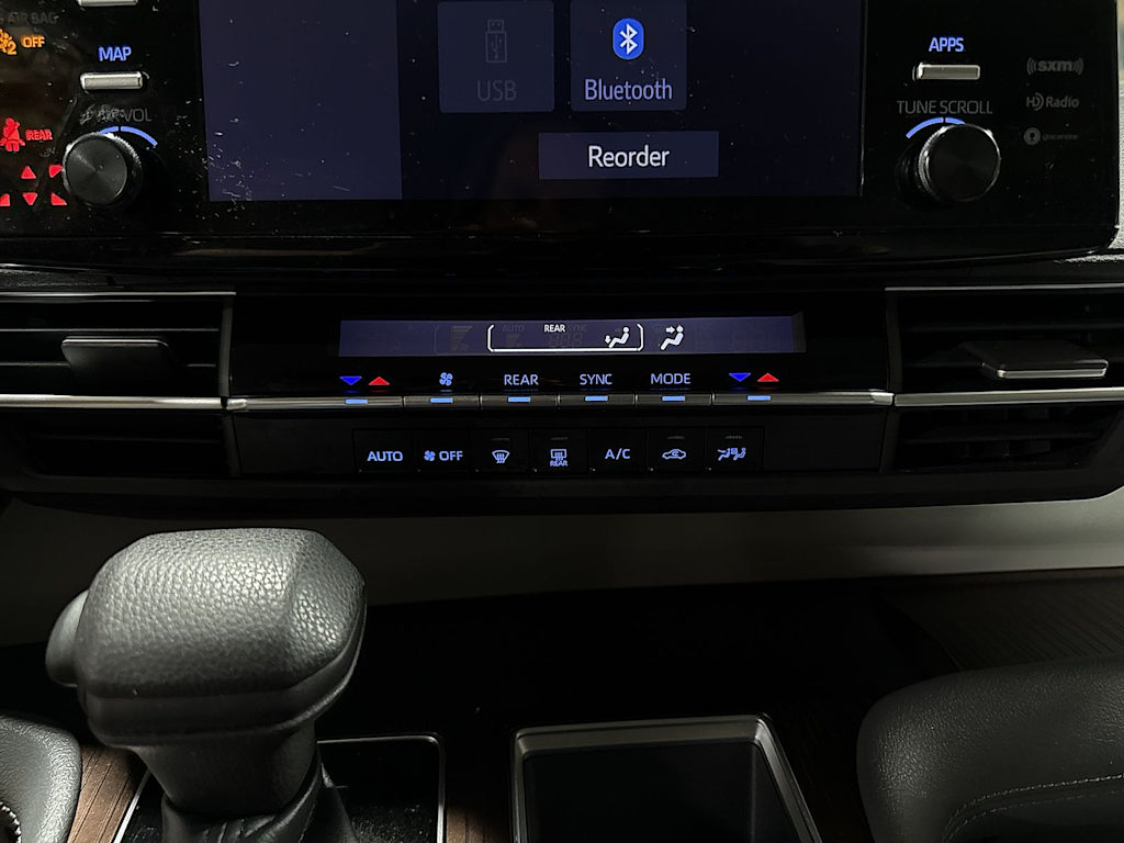 Thumbnail: 2022 Toyota Sienna - 24