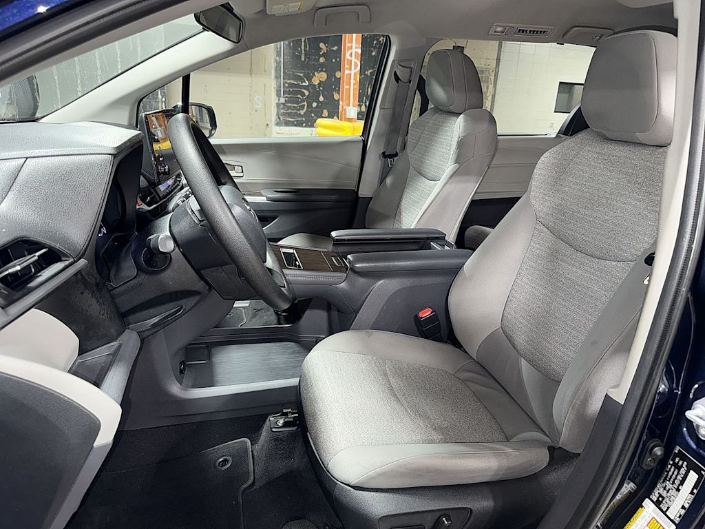Thumbnail: 2022 Toyota Sienna - 9