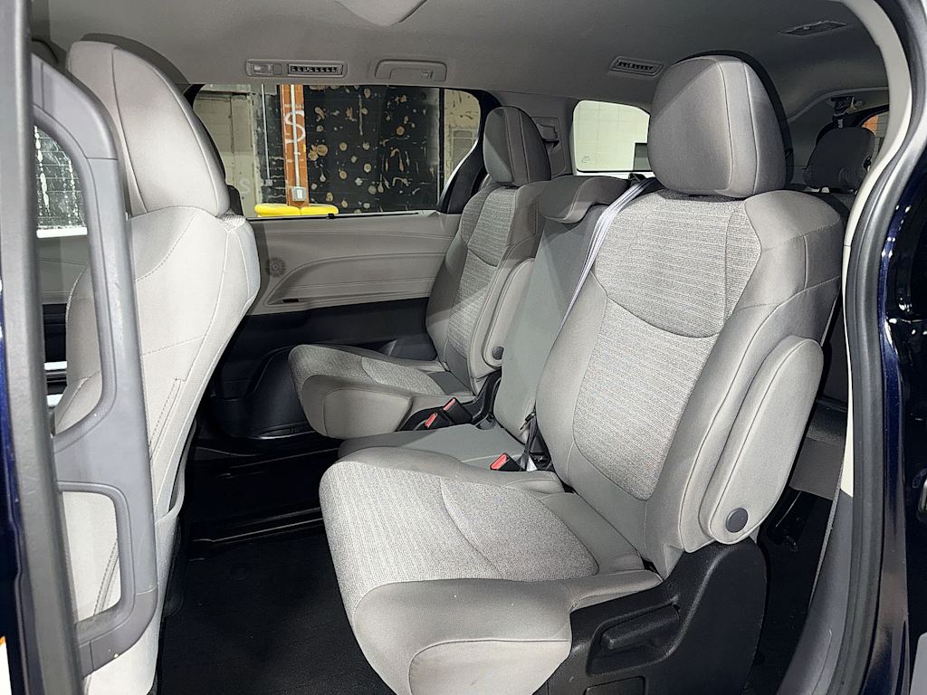 Thumbnail: 2022 Toyota Sienna - 11