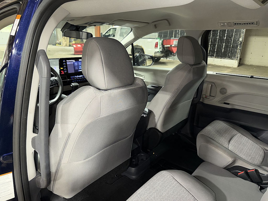 Thumbnail: 2022 Toyota Sienna - 28