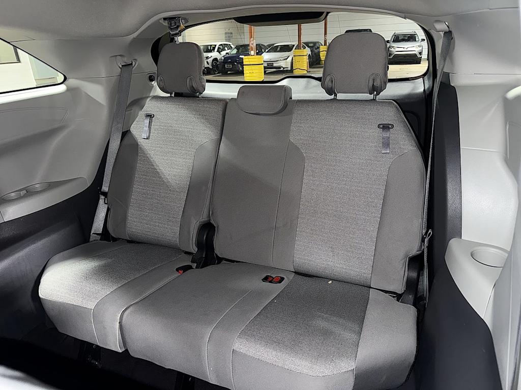 Thumbnail: 2022 Toyota Sienna - 23