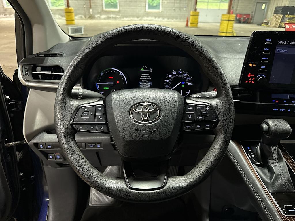Thumbnail: 2022 Toyota Sienna - 2