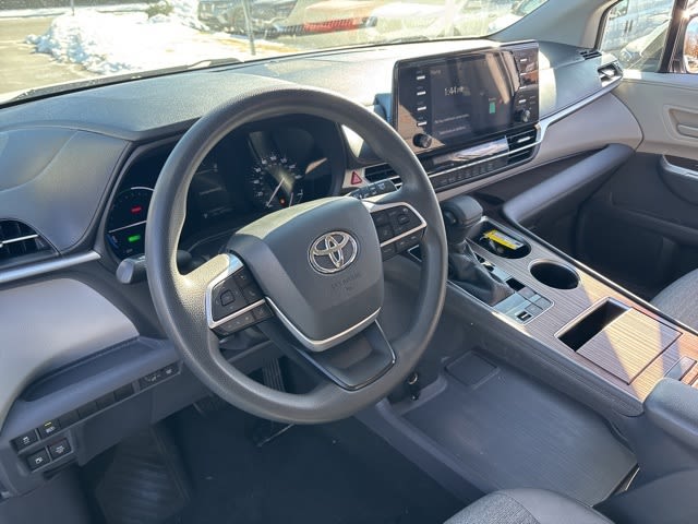 2021 Toyota Sienna LE 2