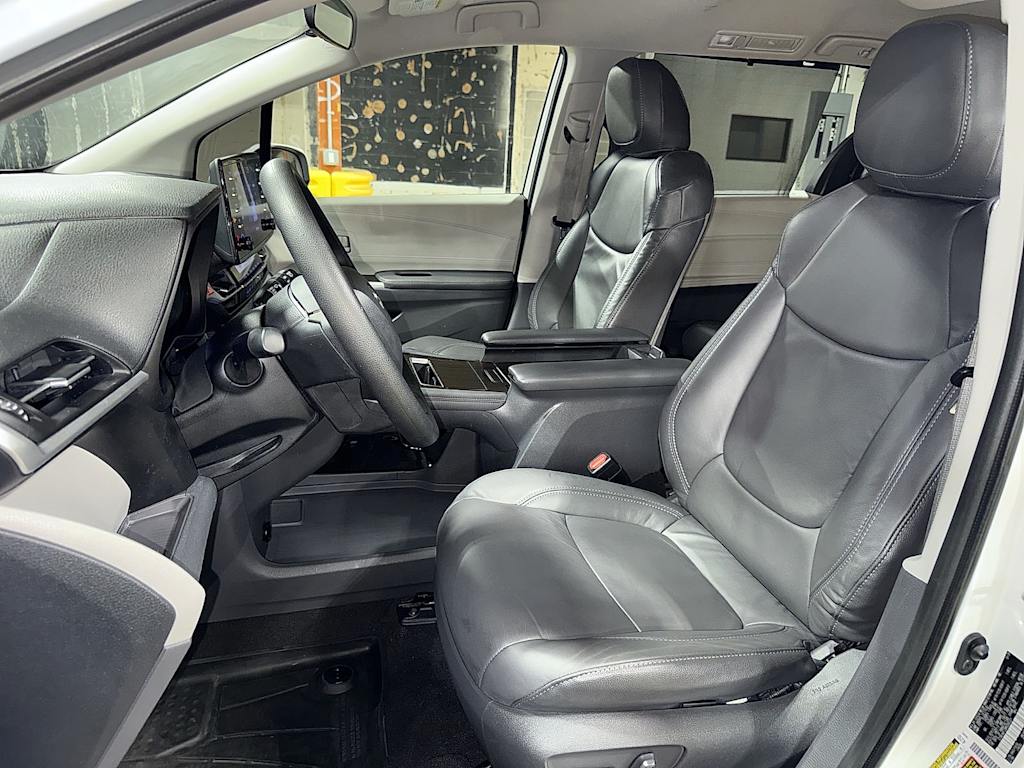 Thumbnail: 2021 Toyota Sienna - 11