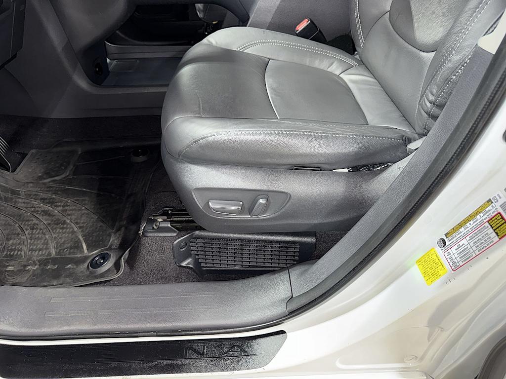 Thumbnail: 2021 Toyota Sienna - 28