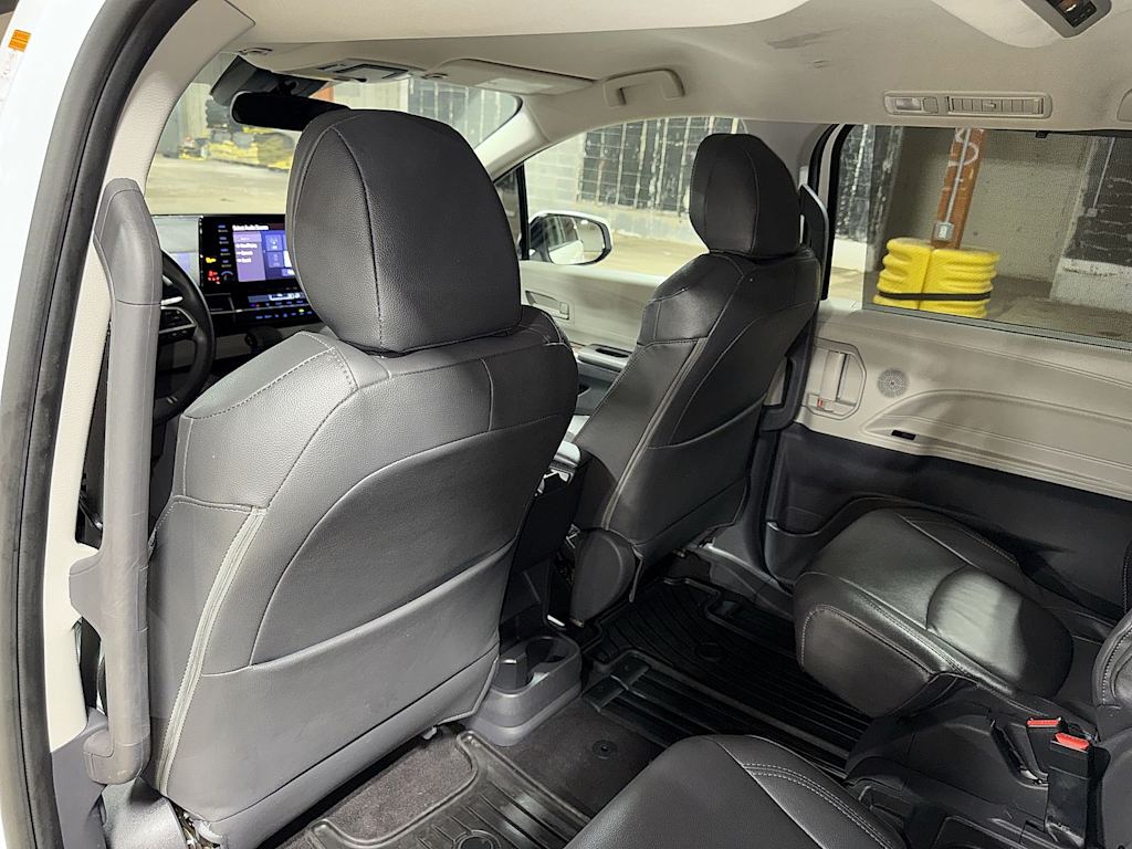Thumbnail: 2021 Toyota Sienna - 31