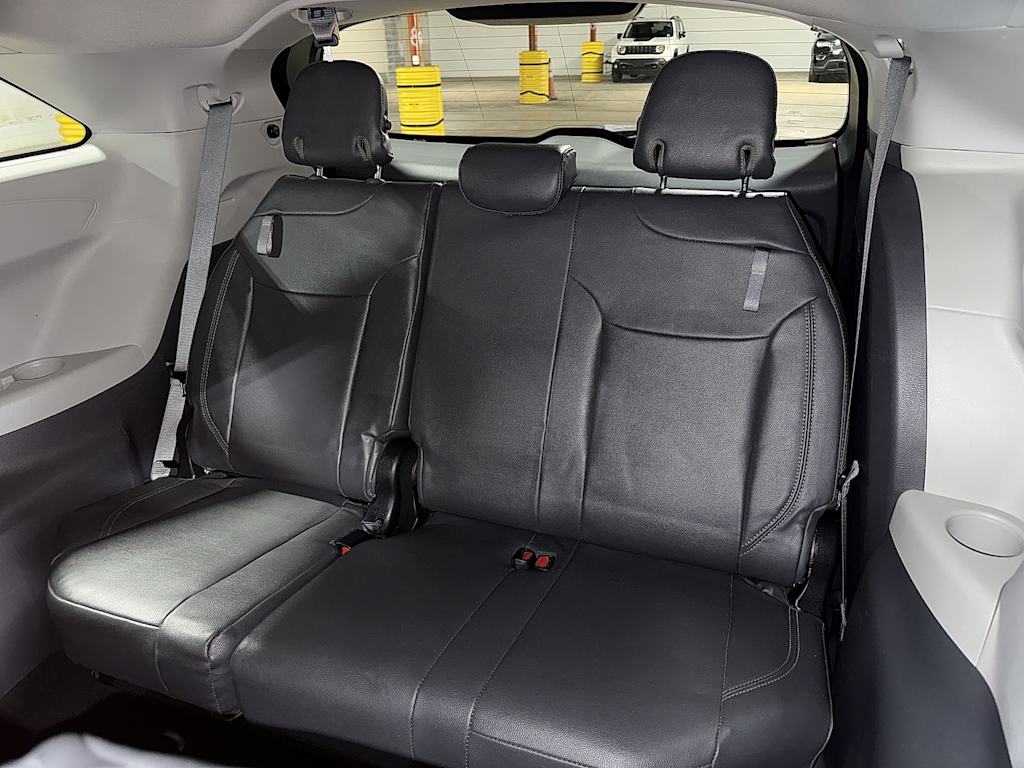 Thumbnail: 2021 Toyota Sienna - 24