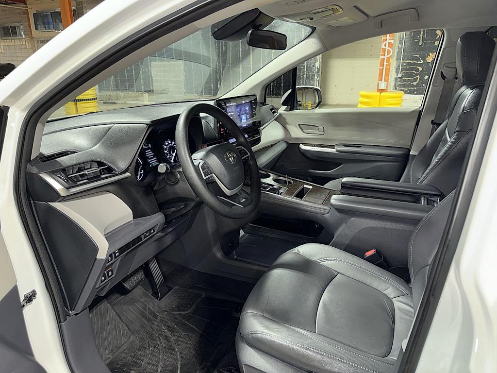 Thumbnail: 2021 Toyota Sienna - 10