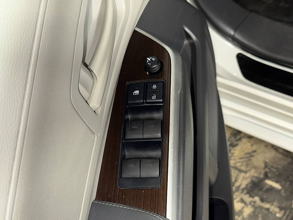 Thumbnail: 2021 Toyota Sienna - 27