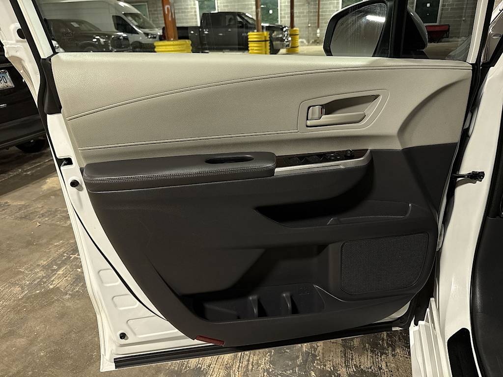 Thumbnail: 2021 Toyota Sienna - 32