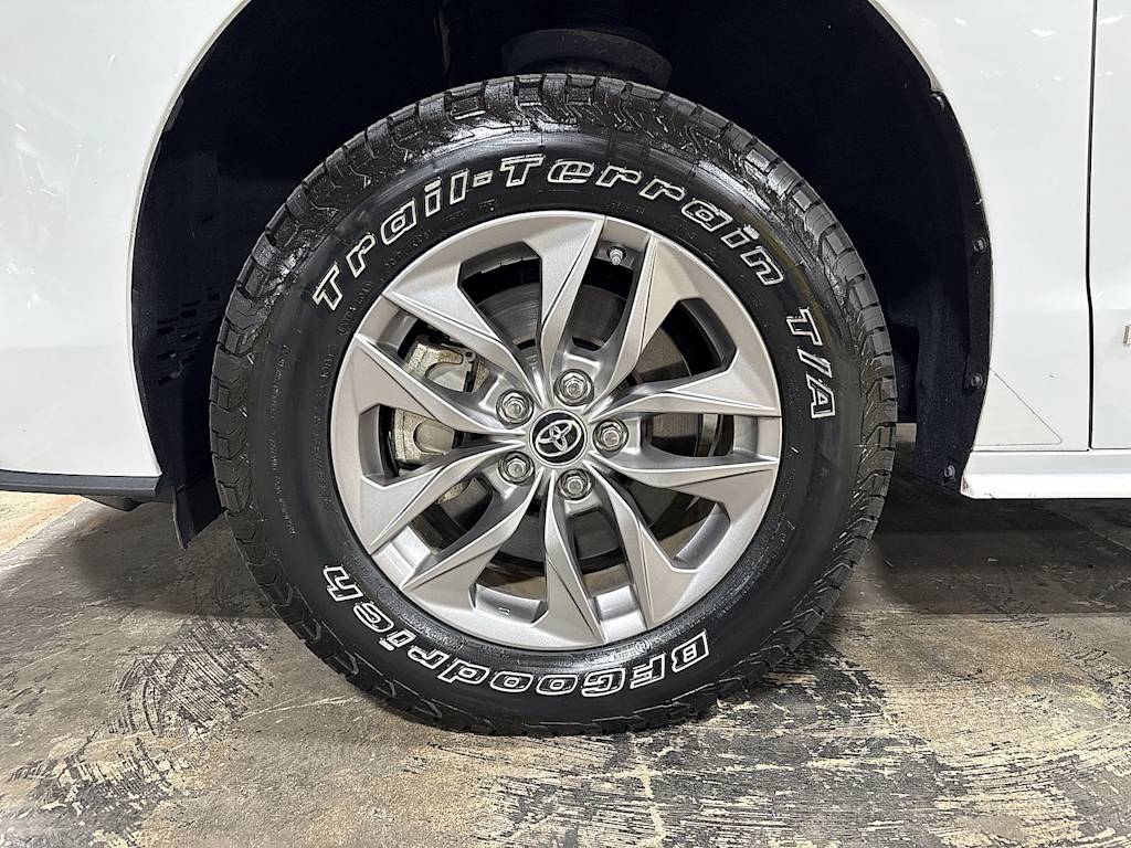 Thumbnail: 2021 Toyota Sienna - 8