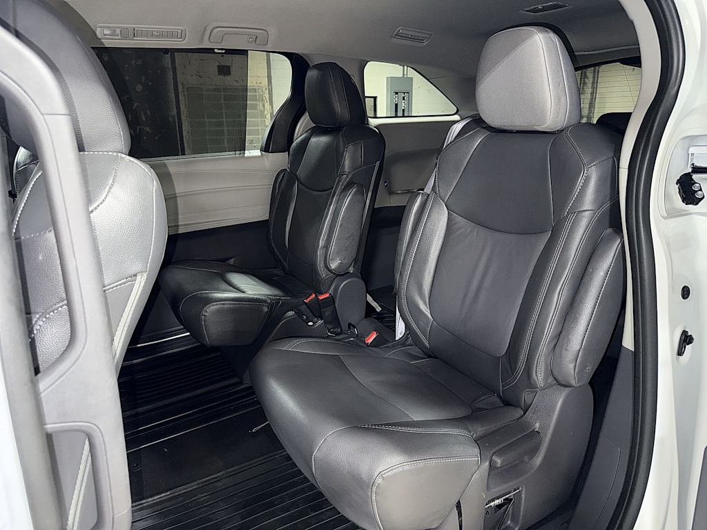 Thumbnail: 2021 Toyota Sienna - 13