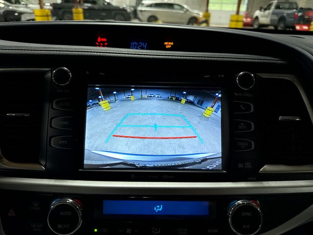 Thumbnail: 2017 Toyota Highlander - 29