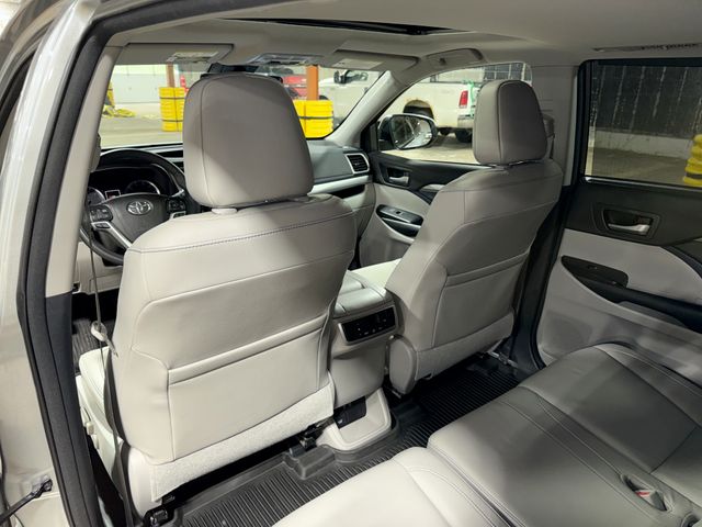 Thumbnail: 2017 Toyota Highlander - 31