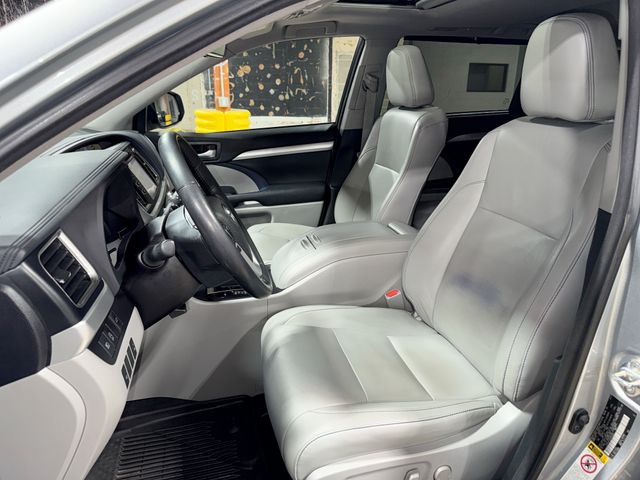 Thumbnail: 2017 Toyota Highlander - 9