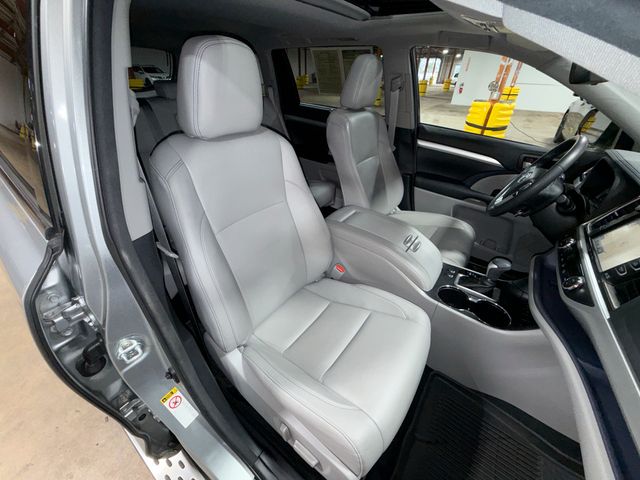 Thumbnail: 2017 Toyota Highlander - 10