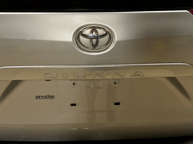 Thumbnail: 2015 Toyota Sienna - 6