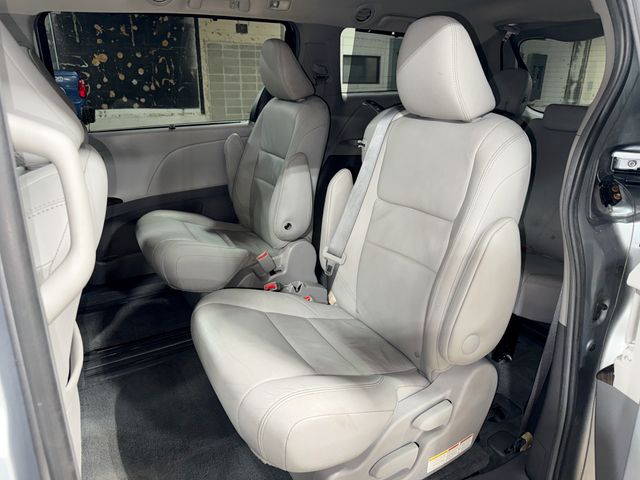Thumbnail: 2015 Toyota Sienna - 11