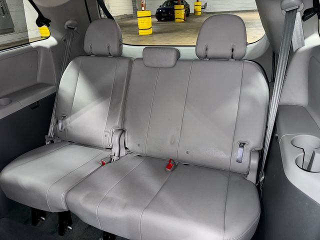 Thumbnail: 2015 Toyota Sienna - 22