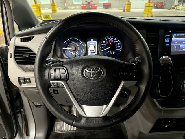 Thumbnail: 2015 Toyota Sienna - 2