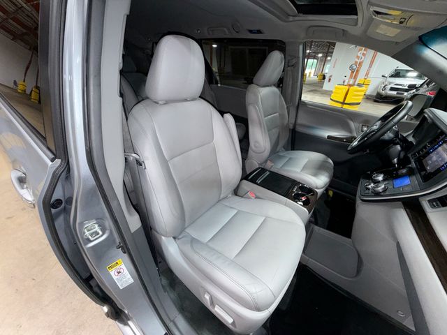 Thumbnail: 2015 Toyota Sienna - 10