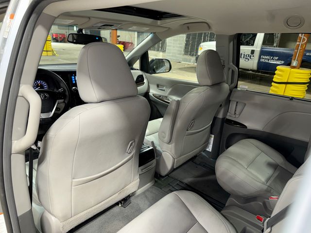 Thumbnail: 2015 Toyota Sienna - 30