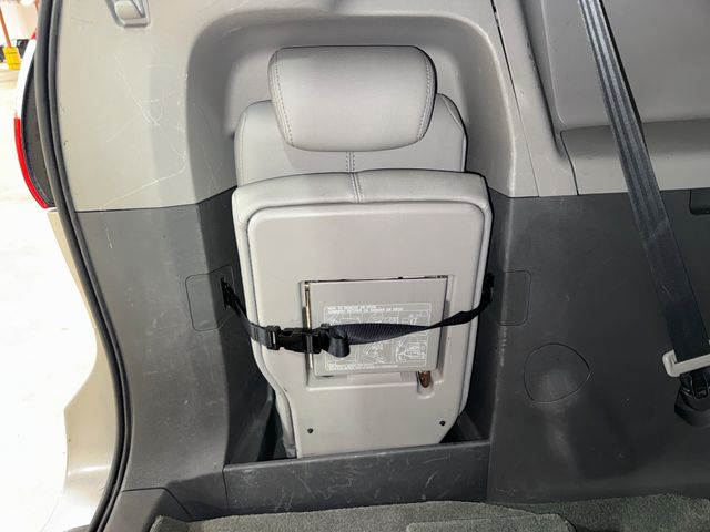 Thumbnail: 2015 Toyota Sienna - 28