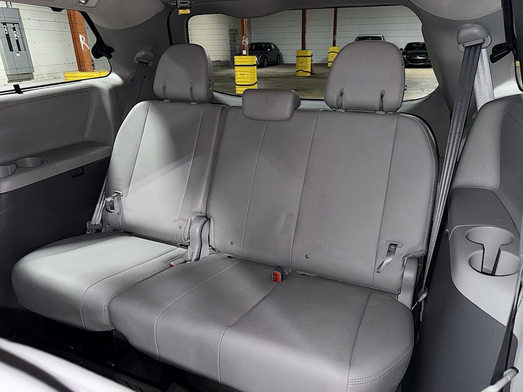 Thumbnail: 2015 Toyota Sienna - 23
