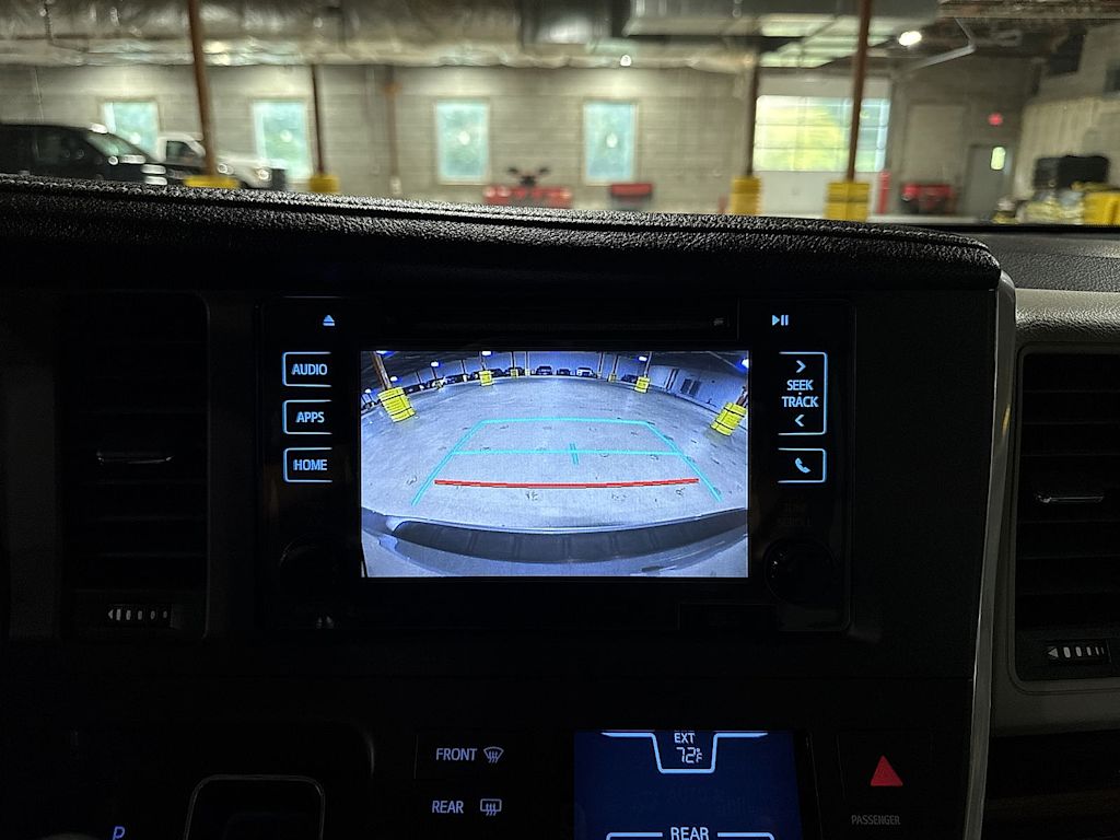 Thumbnail: 2015 Toyota Sienna - 29