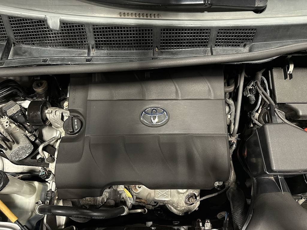 Thumbnail: 2015 Toyota Sienna - 8