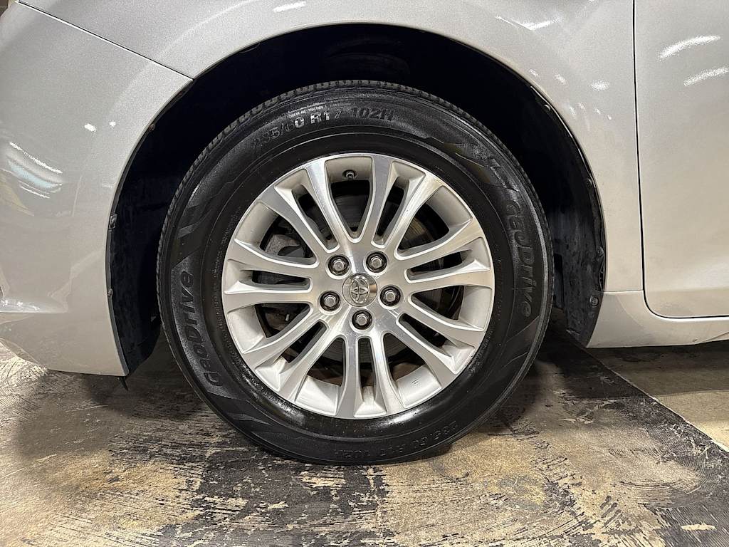 Thumbnail: 2015 Toyota Sienna - 7