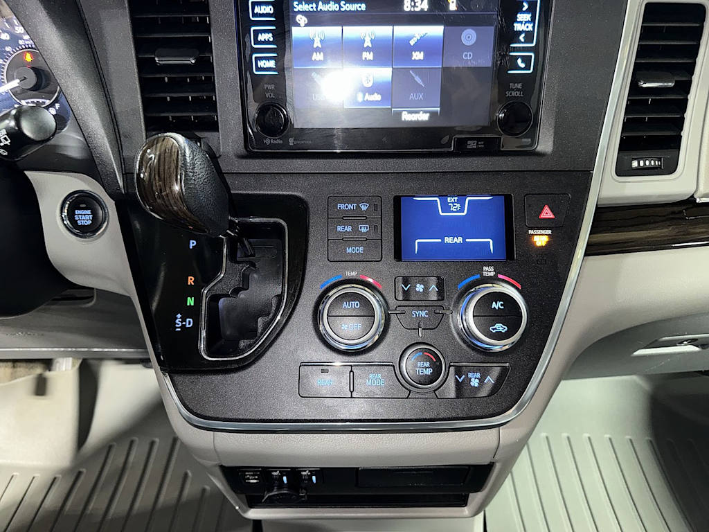 Thumbnail: 2015 Toyota Sienna - 14