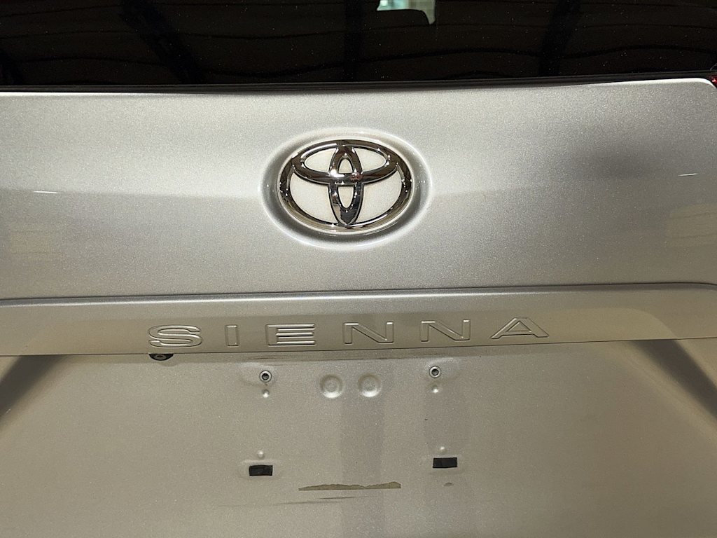 Thumbnail: 2015 Toyota Sienna - 6