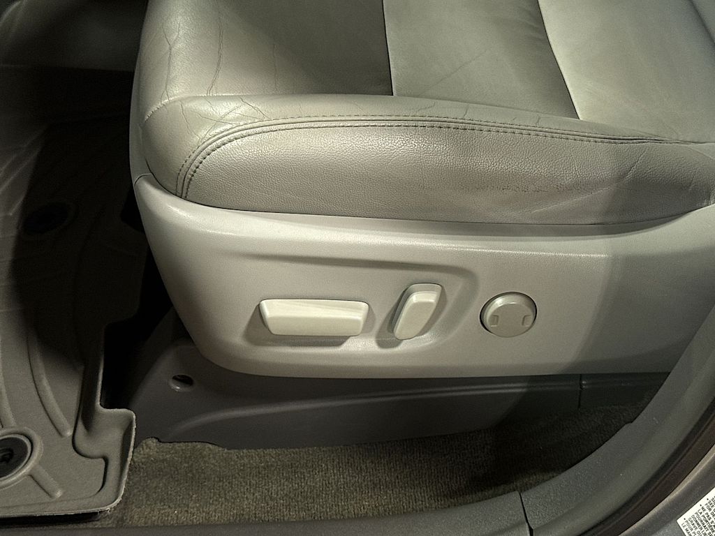 Thumbnail: 2015 Toyota Sienna - 27