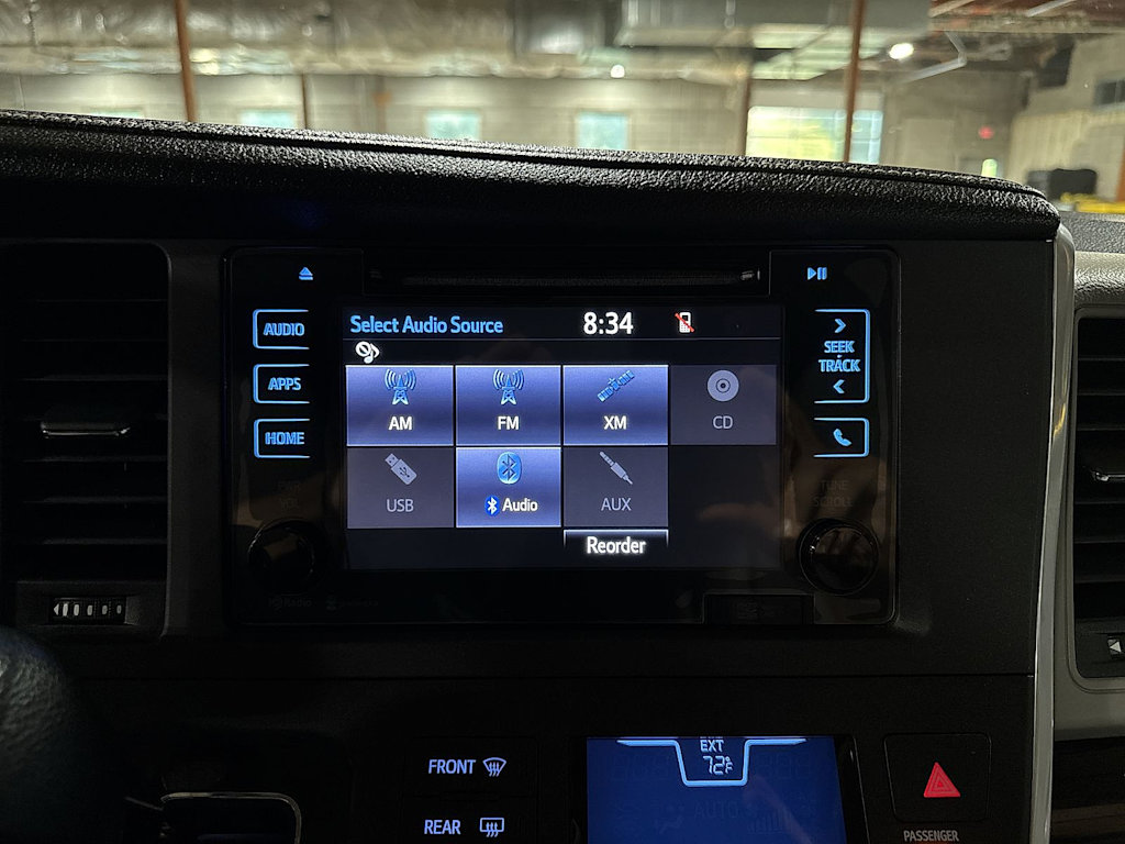 Thumbnail: 2015 Toyota Sienna - 25