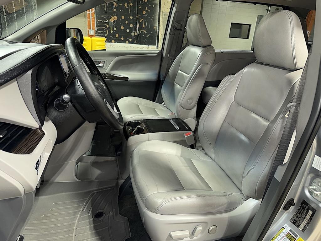 Thumbnail: 2015 Toyota Sienna - 10