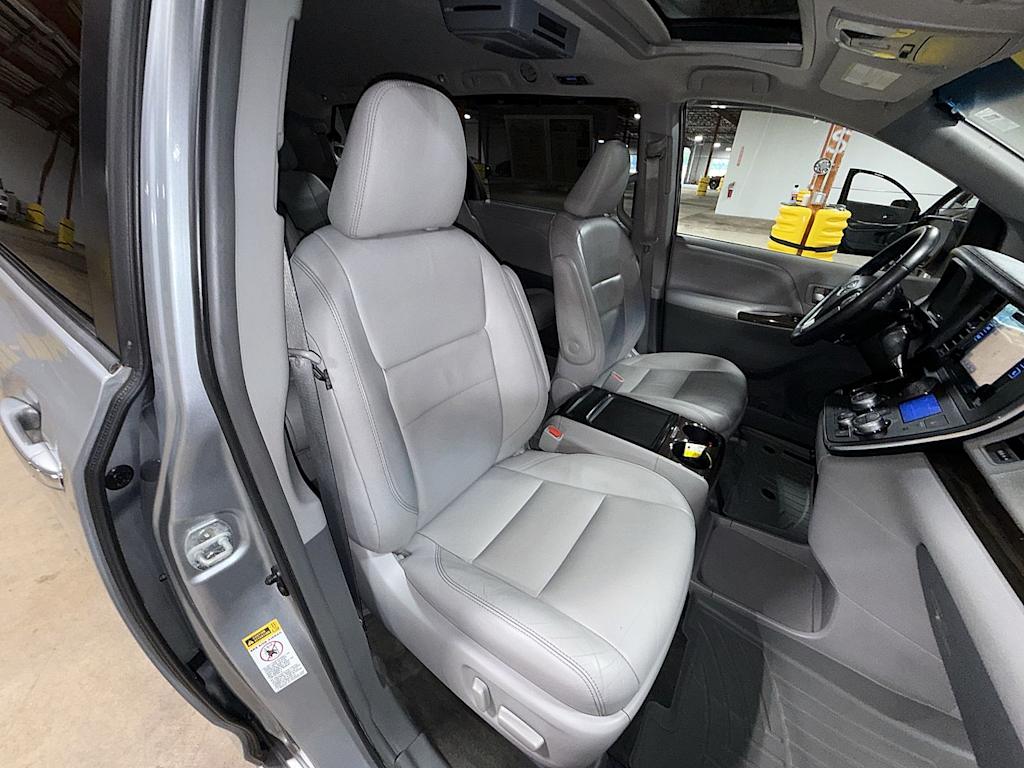 Thumbnail: 2015 Toyota Sienna - 11