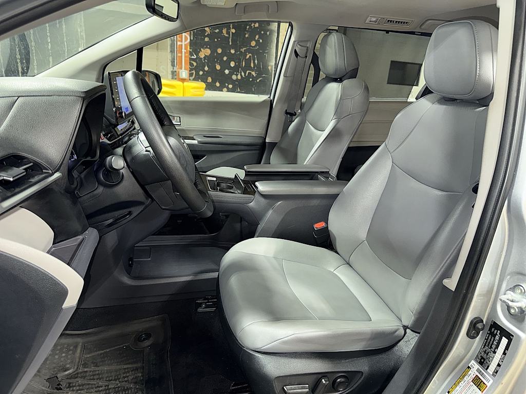 Thumbnail: 2023 Toyota Sienna - 8