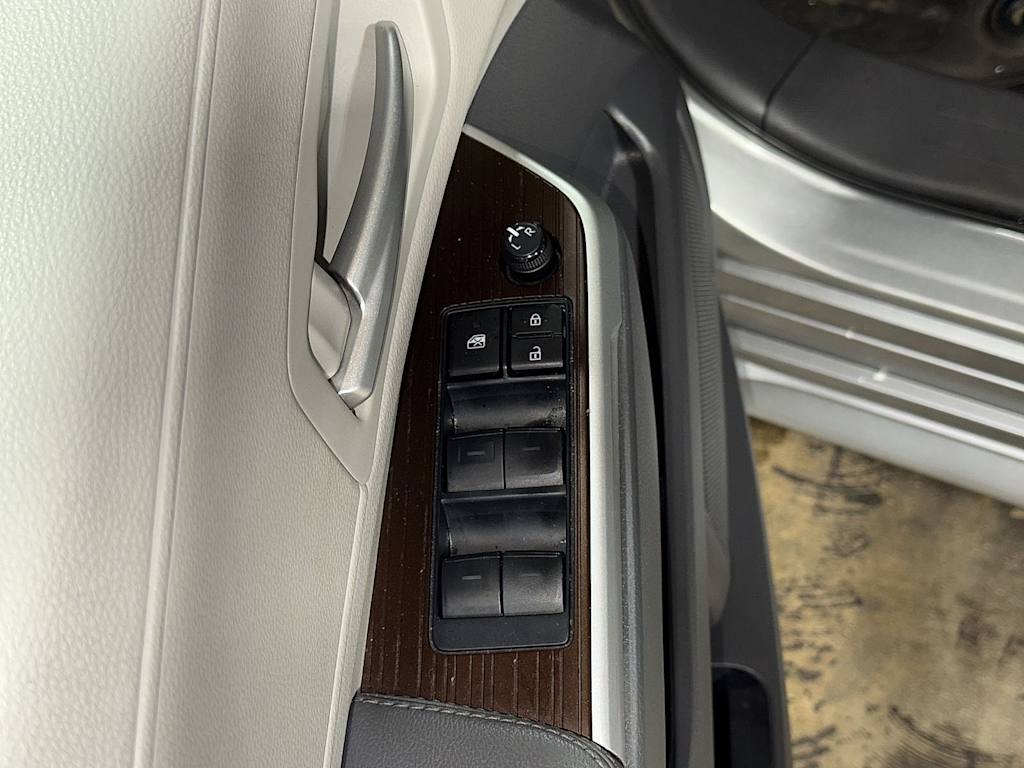 Thumbnail: 2023 Toyota Sienna - 26