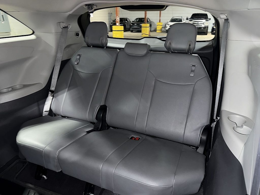 Thumbnail: 2023 Toyota Sienna - 23