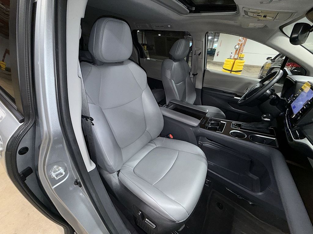 Thumbnail: 2023 Toyota Sienna - 9