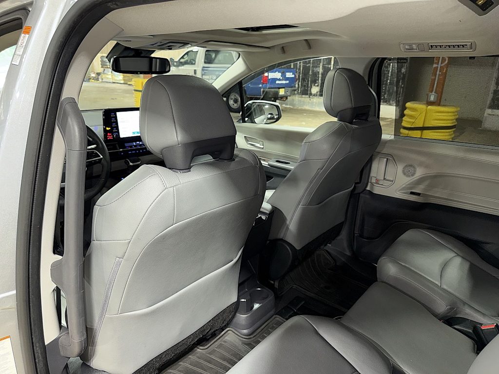 Thumbnail: 2023 Toyota Sienna - 31